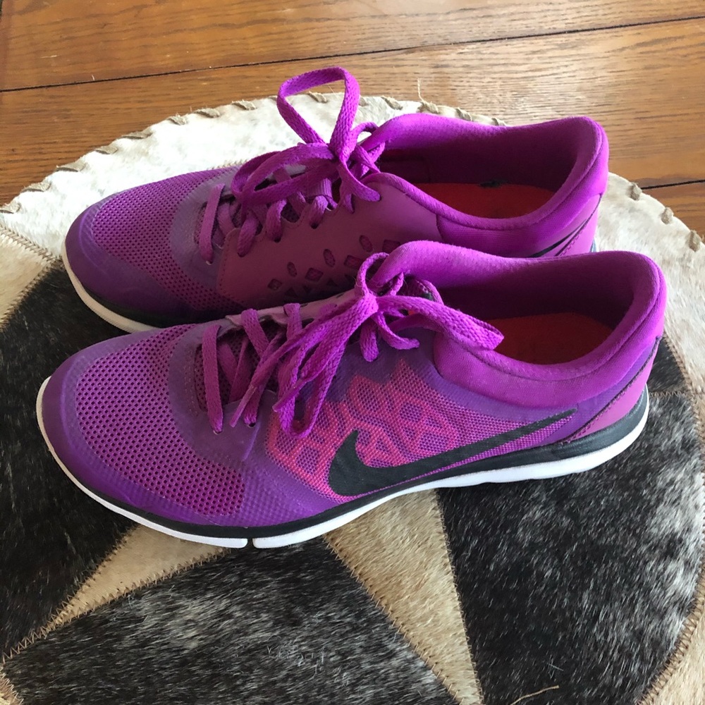 Nike tennis shoes